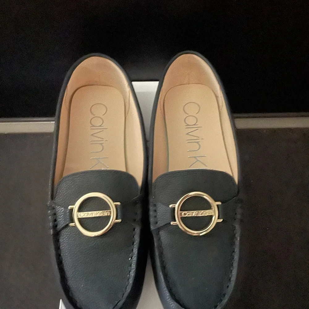 Black and Gold Flats with Elegant Slip-On Design - Picture 3 of 3